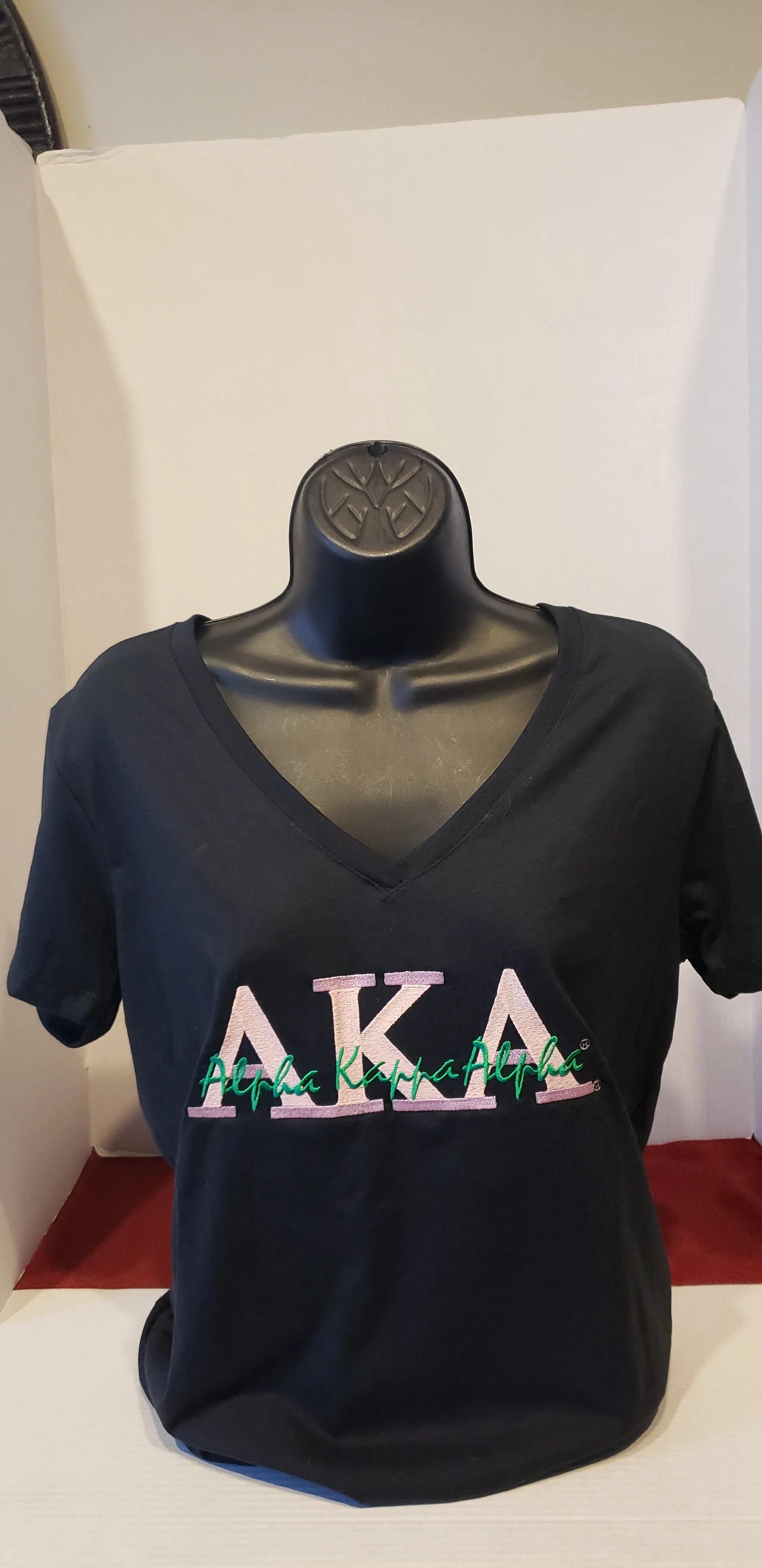 AKA (Script Letter)V-NECK TEE (White)
