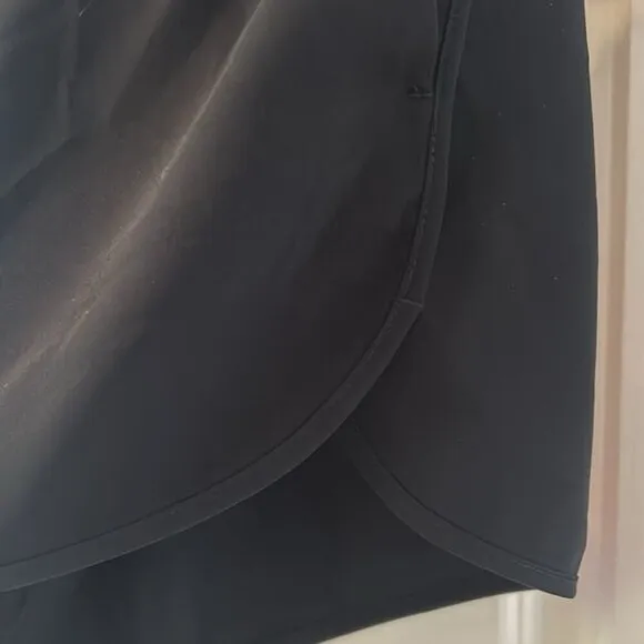 Babaton Aritzia pull on lightweight black small shorts with pockets