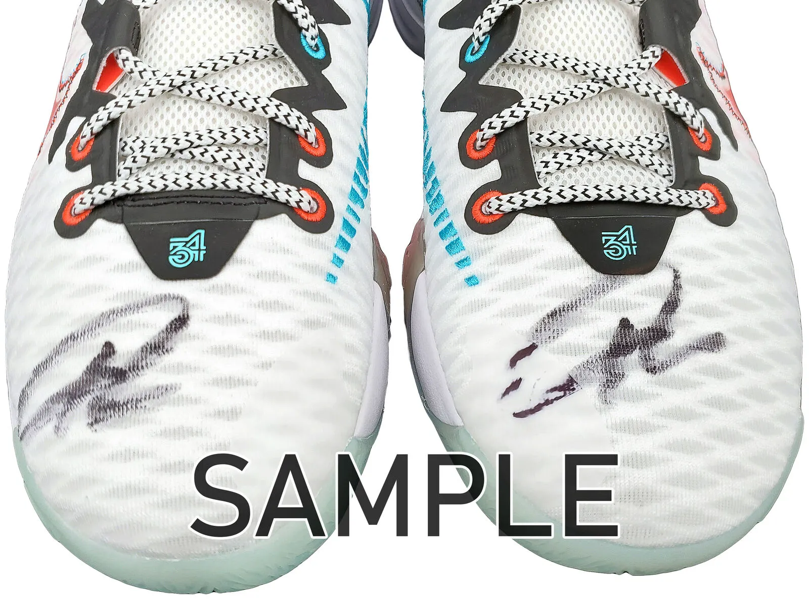 GIANNIS ANTETOKOUNMPO AUTOGRAPHED WHITE NIKE SHOES 16 PAIR BECKETT 197436