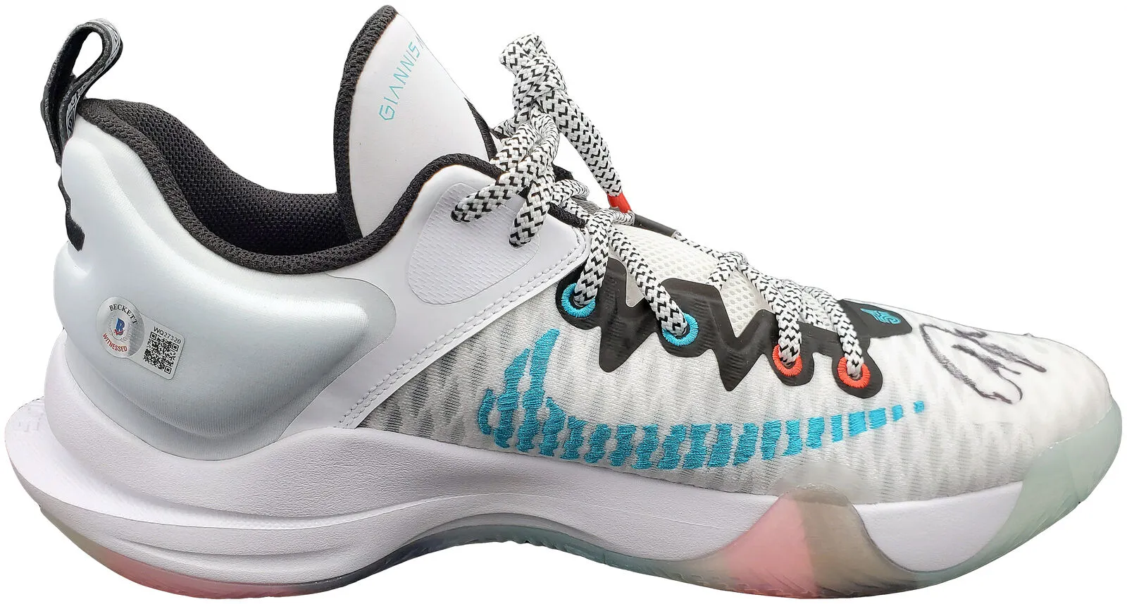 GIANNIS ANTETOKOUNMPO AUTOGRAPHED WHITE NIKE SHOES 16 PAIR BECKETT 197436
