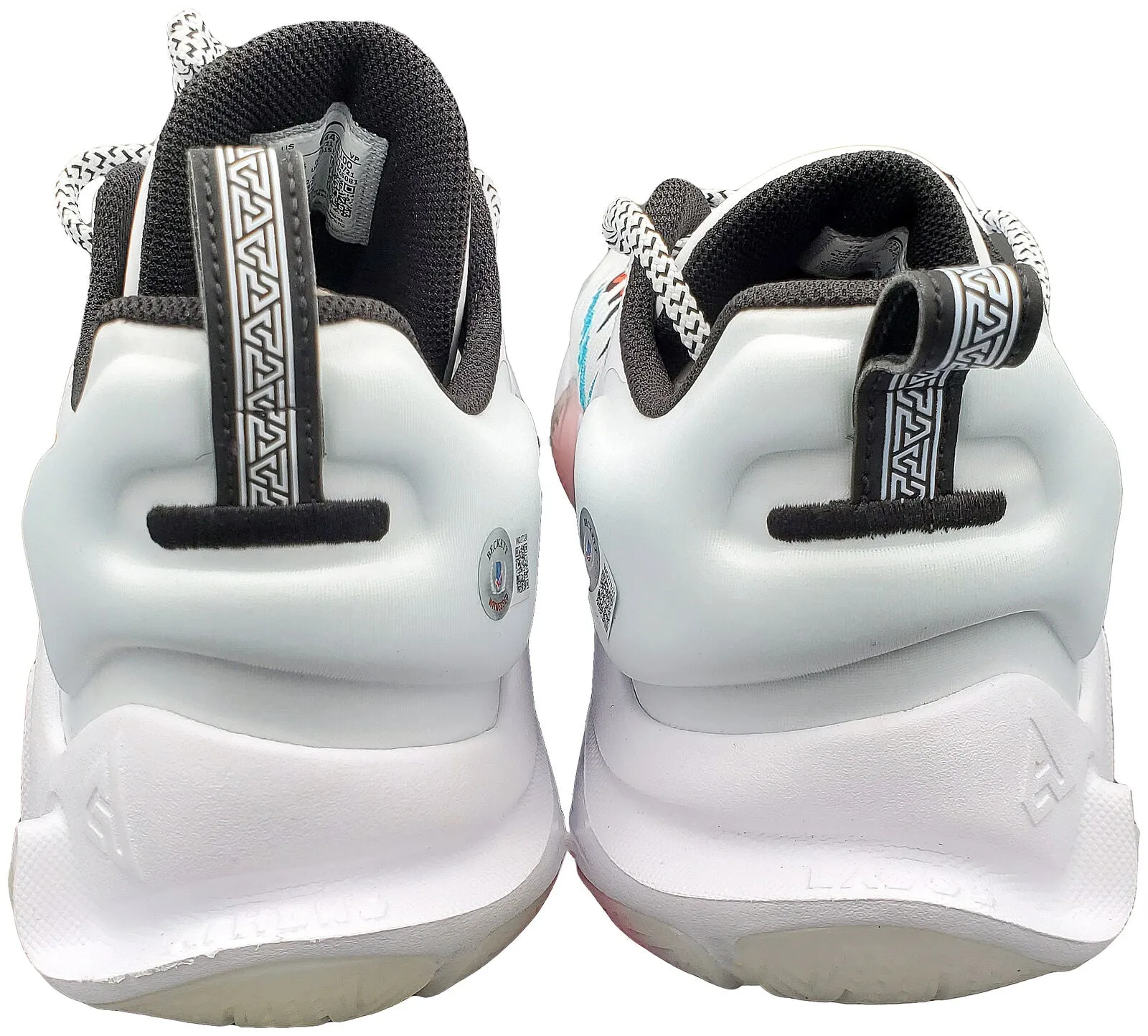 GIANNIS ANTETOKOUNMPO AUTOGRAPHED WHITE NIKE SHOES 16 PAIR BECKETT 197436