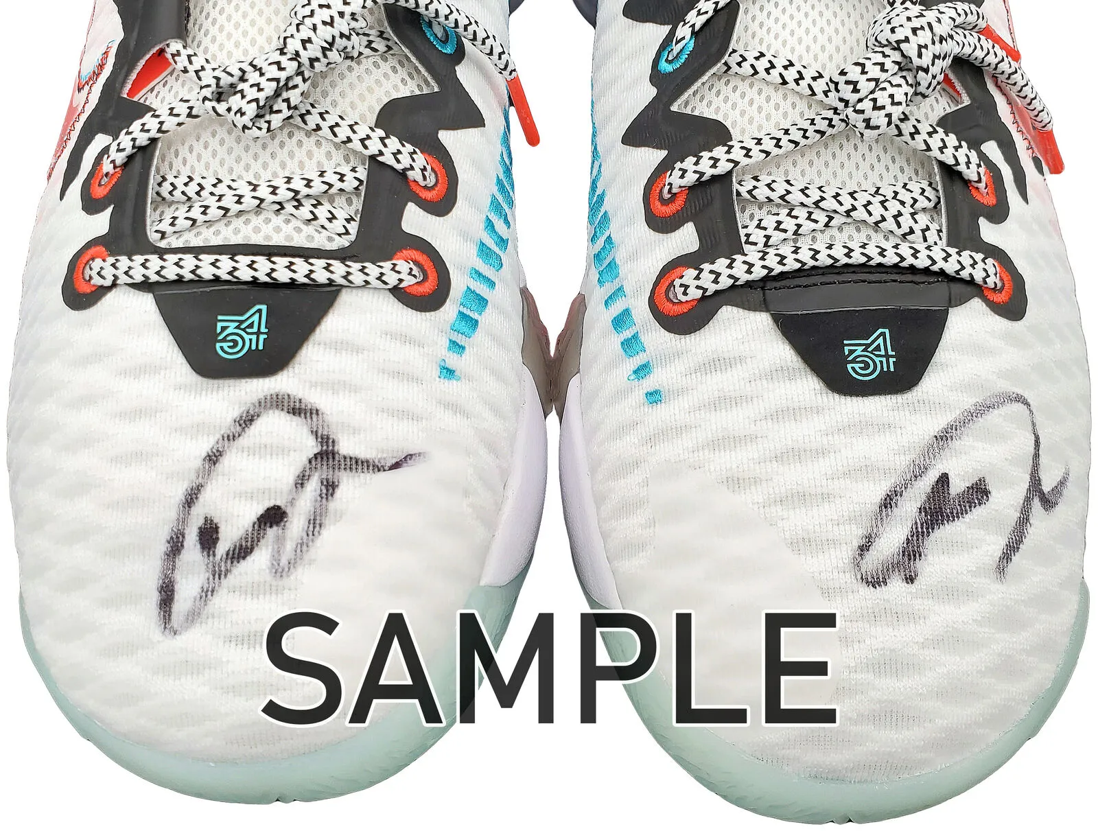 GIANNIS ANTETOKOUNMPO AUTOGRAPHED WHITE NIKE SHOES 16 PAIR BECKETT 197436