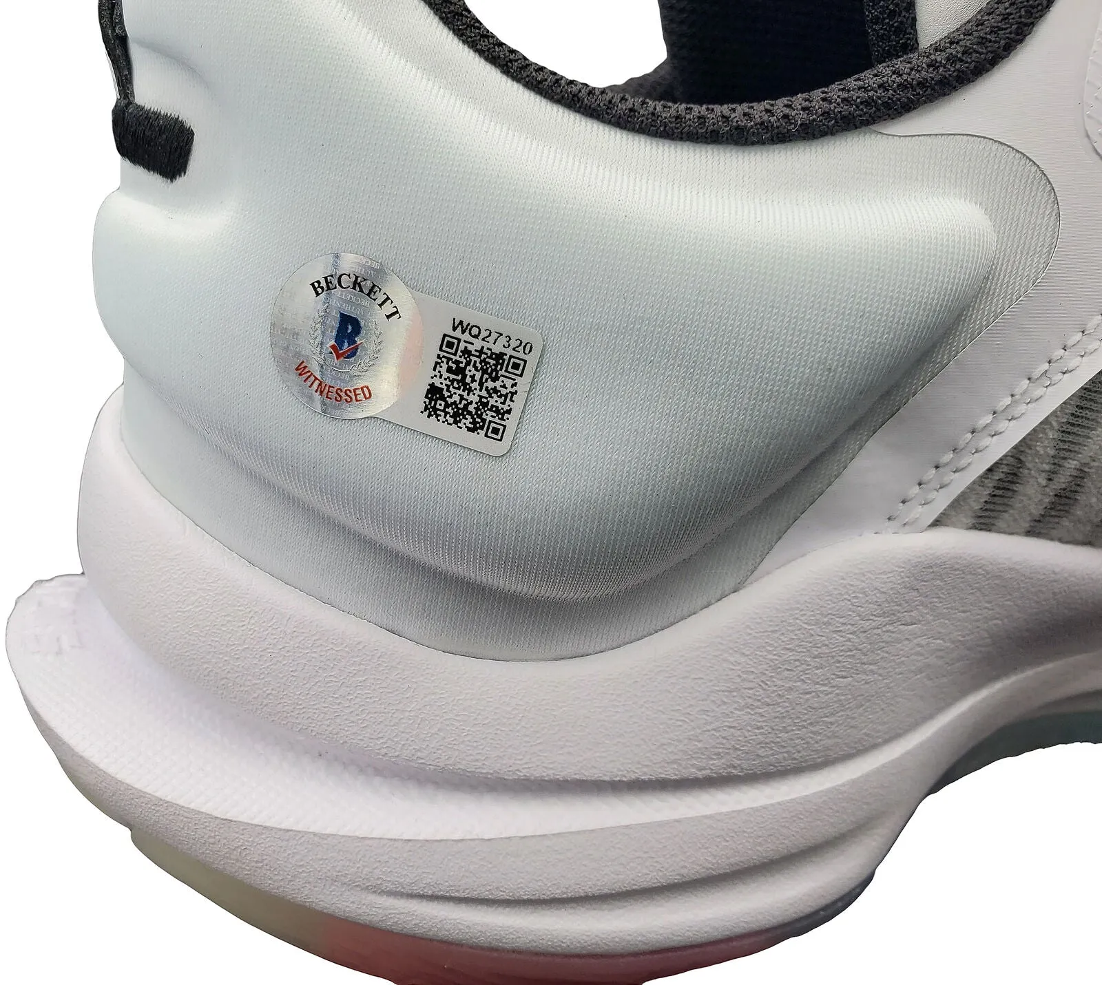 GIANNIS ANTETOKOUNMPO AUTOGRAPHED WHITE NIKE SHOES 16 PAIR BECKETT 197436