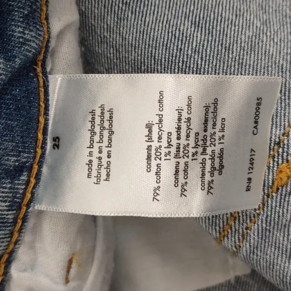 New WeWoreWhat Rolled Shorty Size 25