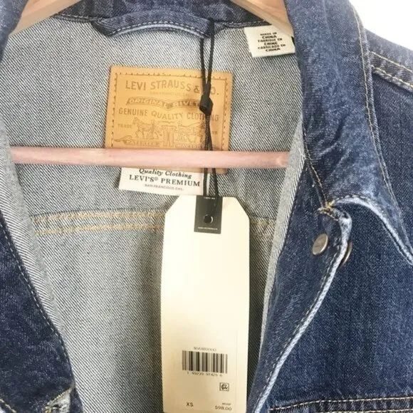 NWT Levi’s Pleat Sleeve Cropped Trucker Denim Jacket Size XS