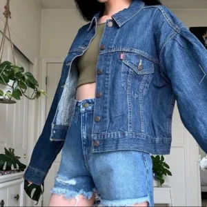 NWT Levi’s Pleat Sleeve Cropped Trucker Denim Jacket Size XS