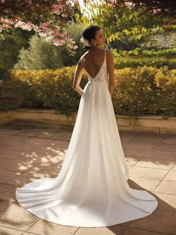 W1 White One Size 14 Flirts Off White Gown