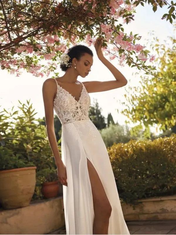 W1 White One Size 14 Flirts Off White Gown