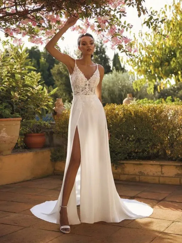 W1 White One Size 14 Flirts Off White Gown
