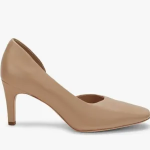 Women’s VINCE Tiana Point Toe Leather Pumps in Cappucino