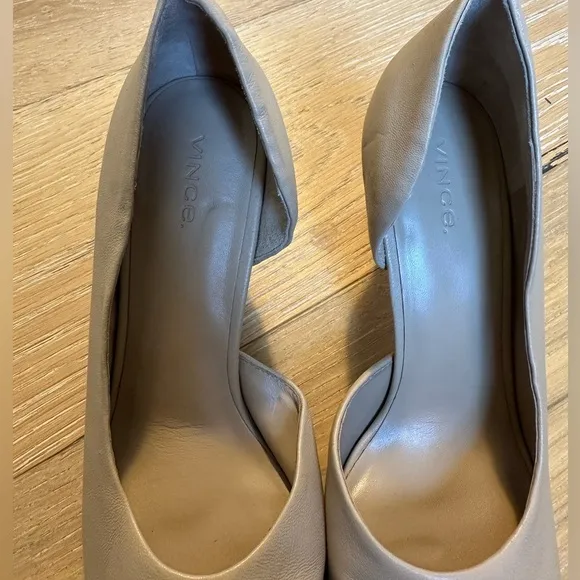 Women’s VINCE Tiana Point Toe Leather Pumps in Cappucino