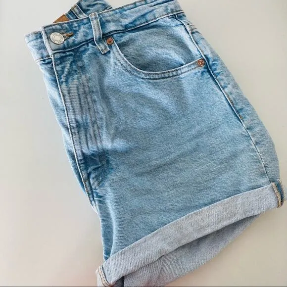 ZARA Light Wash Denim High Rise Mom Straight Jeans Roll Up Hem Vintage Shorts 8