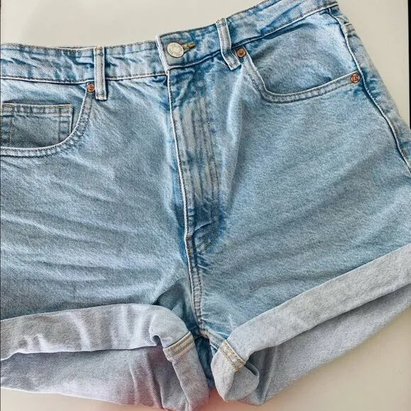 ZARA Light Wash Denim High Rise Mom Straight Jeans Roll Up Hem Vintage Shorts 8